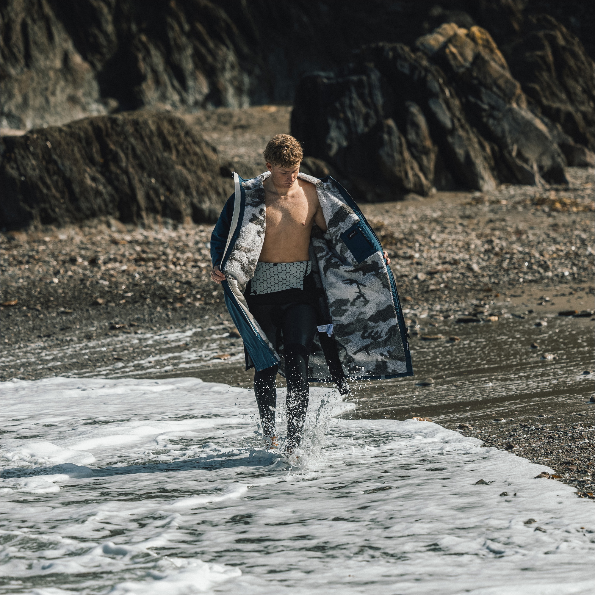 2026 Dryrobe Advance Langärmeliger Wickelmantel DALSV3 - Deep Sea Blue / Sand Camo